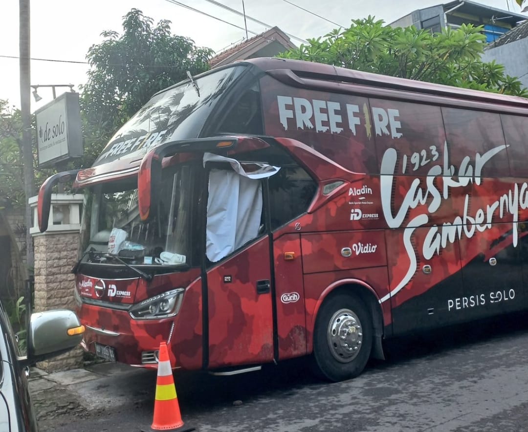 Bus Persis Solo Dilempar Batu oleh Oknum Suporter, Gibran Tuntut Pelaku Dihukum, Ungkit Masalah Kanjuruhan