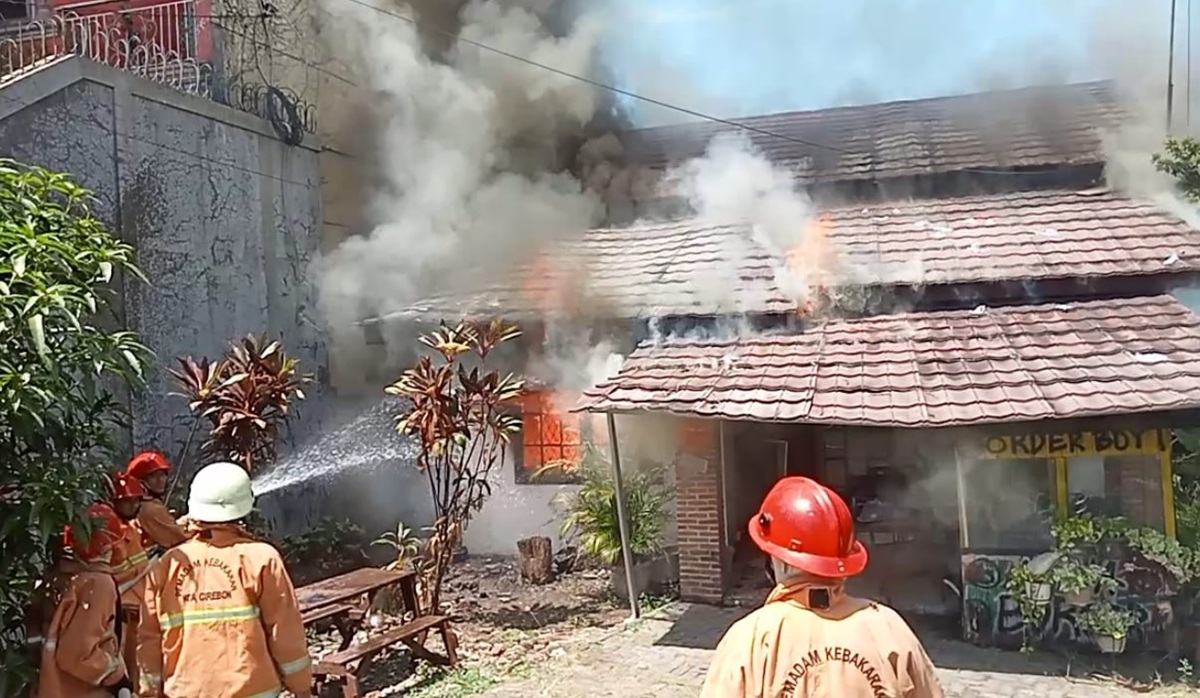 Kebakaran di Kota Cirebon Hari Ini, Nurjaman Damkar Sampai Dipiting Warga 
