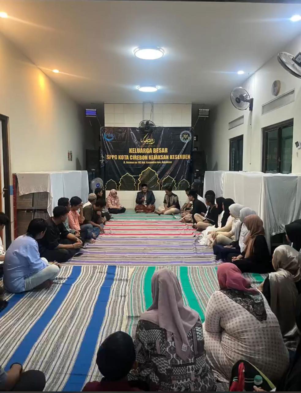 SPPG Kota Cirebon  Kejaksan Kesenden Gelar Buka Puasa Bersama 