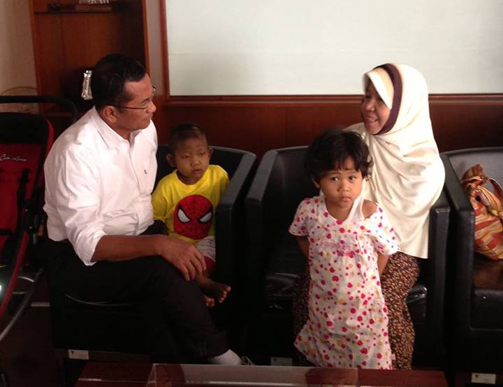 Dahlan Iskan Bantu Anak Transplant Hati