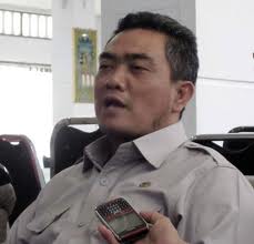 Azis Gamang, Ano Serahkan ke Provinsi
