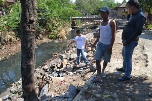 Senderan Tipis, Khawatir Jebol Diterjang Banjir