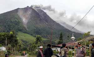 Sinabung Meletus, 3.710 Jiwa Mengungsi