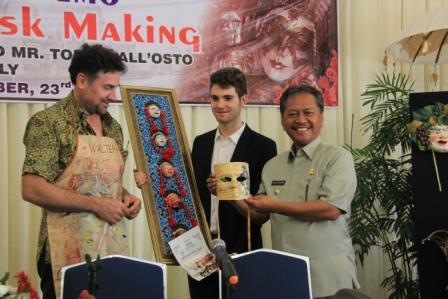 Kesenian Topeng Sebagai Industri Kreatif di Italia