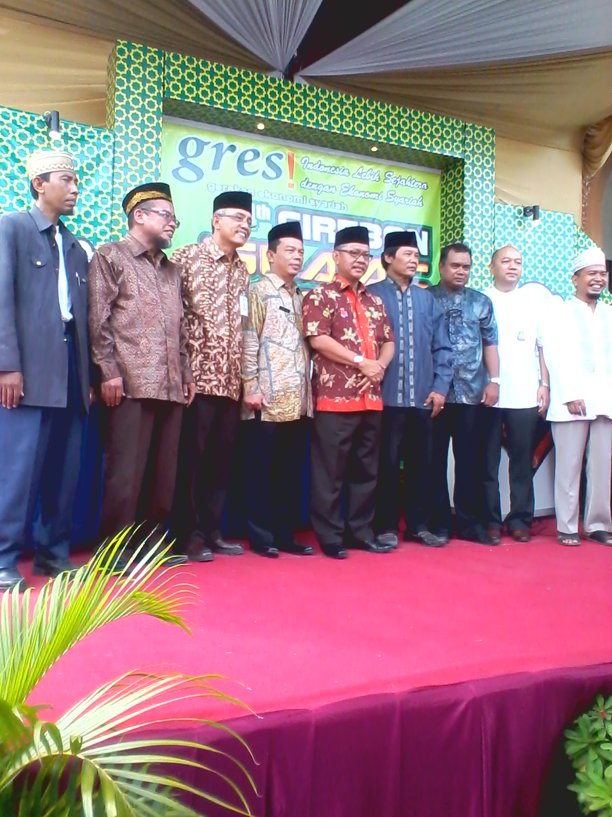 Penandatanganan Deklarasi Ekonomi Syariah di ICC Kota Cirebon