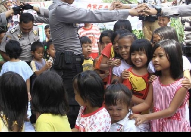 Densus 88 Tuai Kecaman Pasca Penggerebekan Hibur Anak-Anak