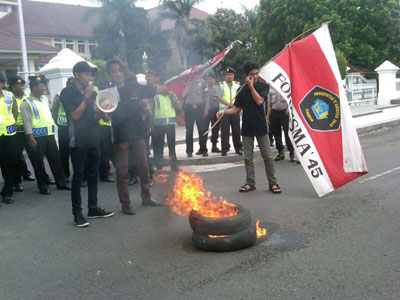 Mahasiswa Menuntut Maraknya Kerusakan Lingkungan Akibat Tambang Ilegal