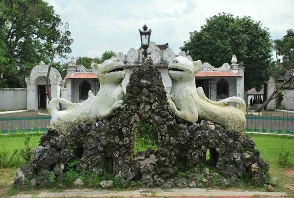 EO Tour and Travel Keluhkan Kotornya Tempat Wisata di Cirebon