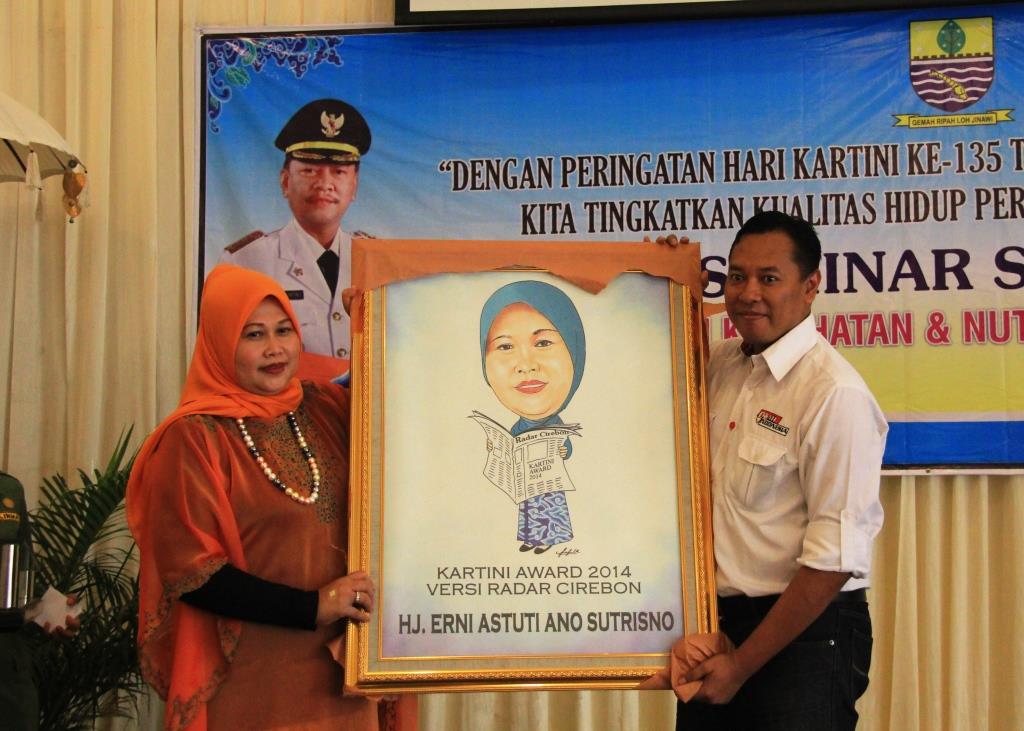 Ketua Tim Penggerak PKK Kota Cirebon Mendapat Penghargaan Kartini Award 2014 Versi Radar Cirebon