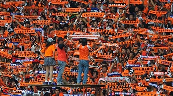 Jakmania Lumpuhkan Tol Jakarta-Cikampek