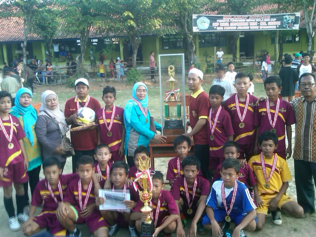SDN 1 Astapada Raih Juara Utama Turnamen Sepakbola Mini Cup Se-Kabupaten Cirebon