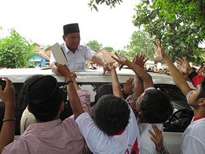Bertemu Para Ulama, Prabowo Dielu-elukan Warga Cirebon
