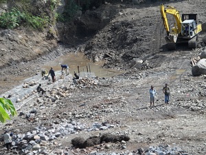 Warga Ancam Hentikan Pembangunan Sungai Cimanis