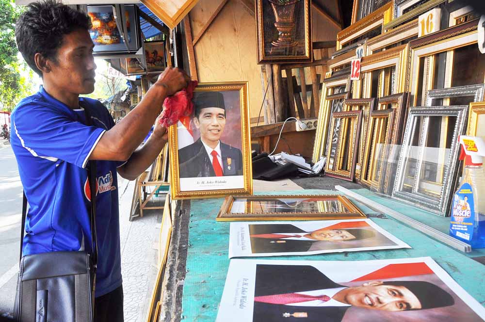 M Ramli, Penjual Pigura dan Foto Presiden
