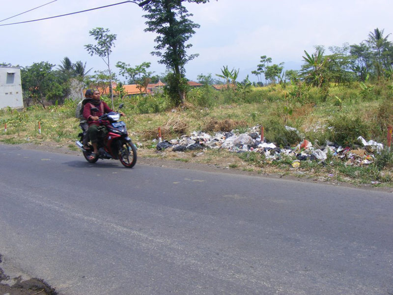 Sampah Kembali Berserakan