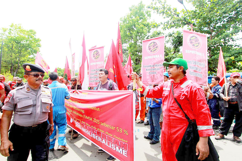 Buruh Tuntut UMK Migas Rp3.1 Juta