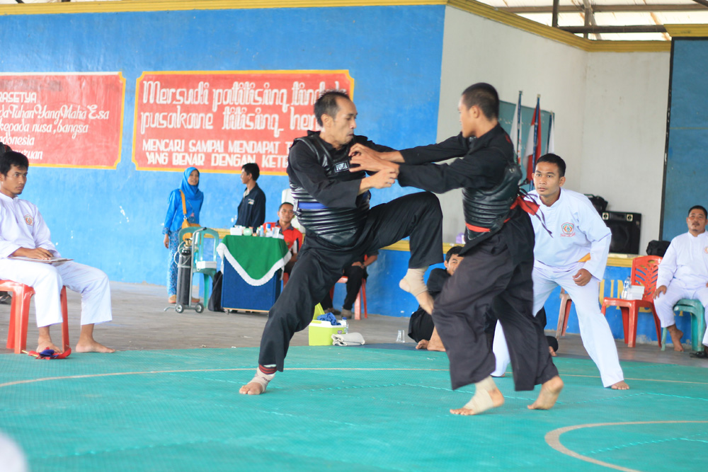 Pencak Silat Mengendurkan Program Latihan