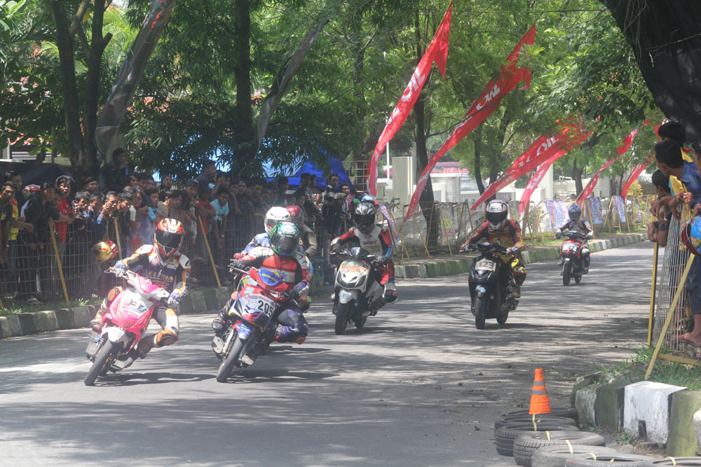 Aris Hat-trick Emas Open Road Race