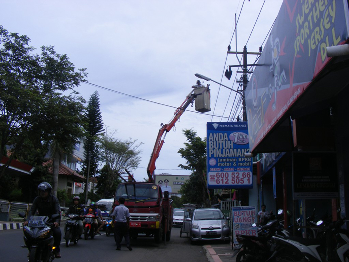 Sambut Tahun Baru, PJU Diperbaiki