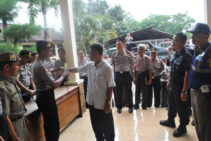 Simulasi Pengamanan Gereja dari Teror Bom