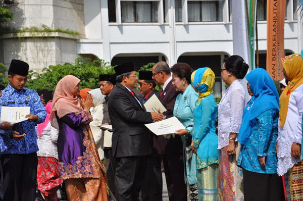 Raih Anugerah Gubernur, Utje Relawan Sosial Terbaik Se-Jabar