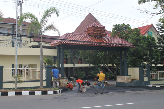 Gedung DPRD Kuningan Perlu Perluasan Area Parkir