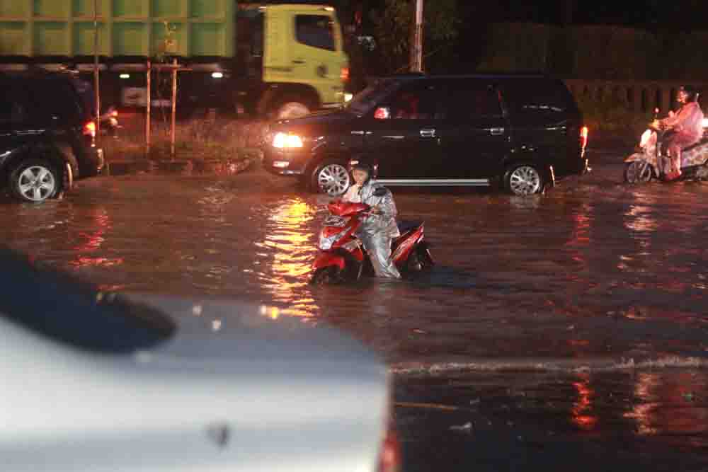 Jalan Raya Kedawung Langganan Banjir