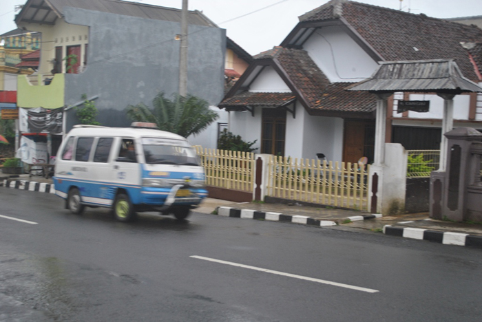 Warga Tuntut Tarif Angkutan Turun