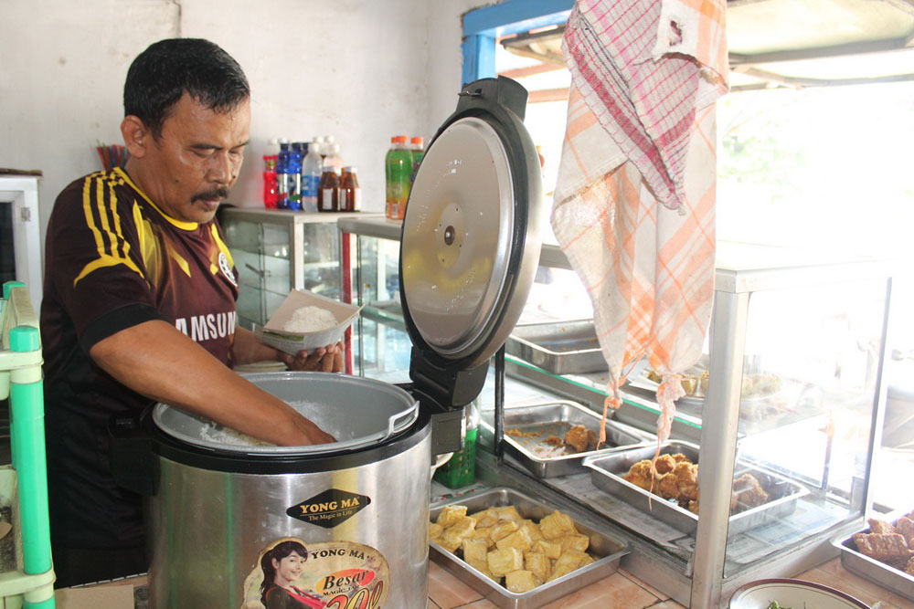 Desak Operasi Pasar