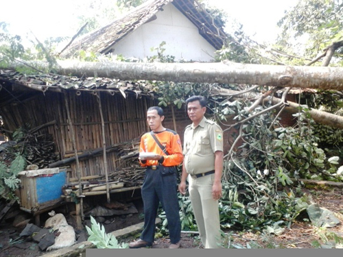 Puting Beliung Sapu Tiga Kecamatan