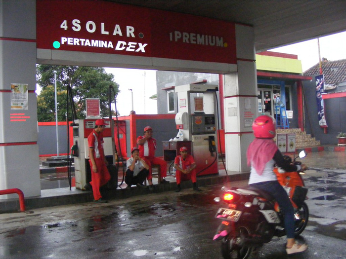 Warga Terkejut Harga Premium dan Gas Naik