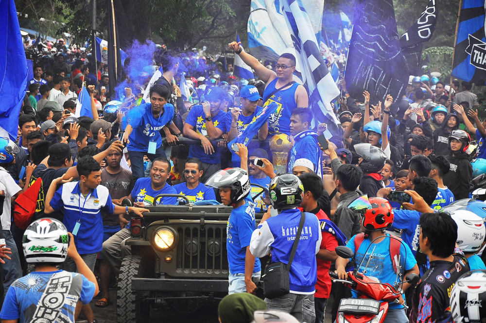 Bobotoh Cirebon Rayakan Ultah Persib Bersama PAS Band