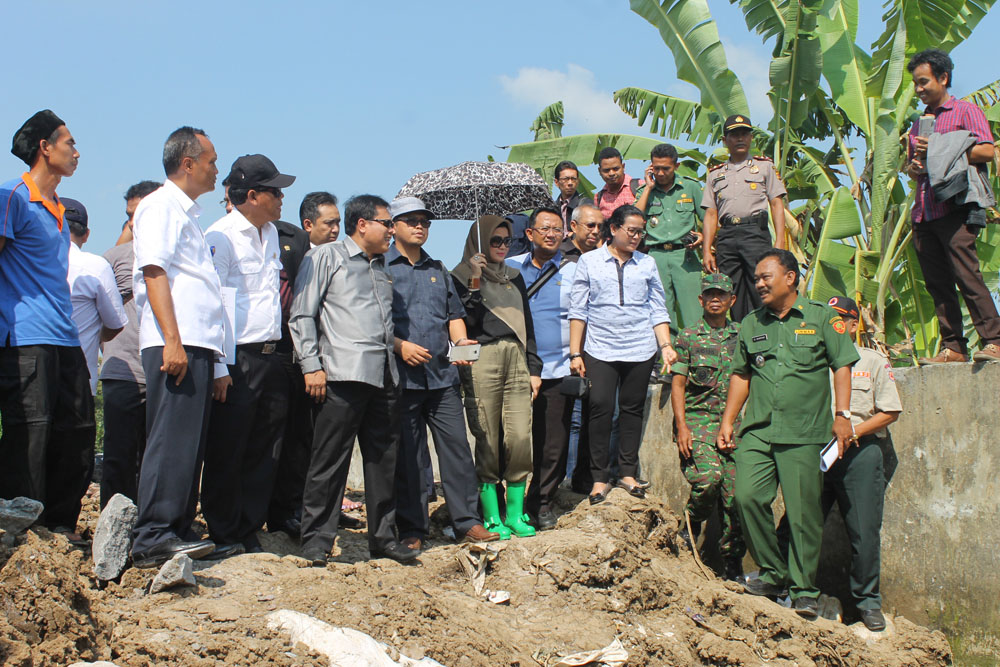 Empat Tanggul di Jatibarang Kritis