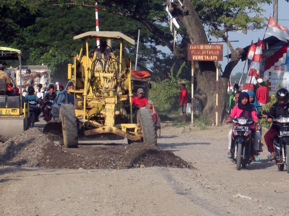 Tepati Janji, Indocement Perbaiki Jalan