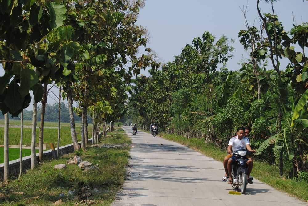 Jalan Desa Tegal Girang Rawan Begal