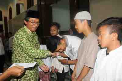 Anak Yatim Doakan Uniku