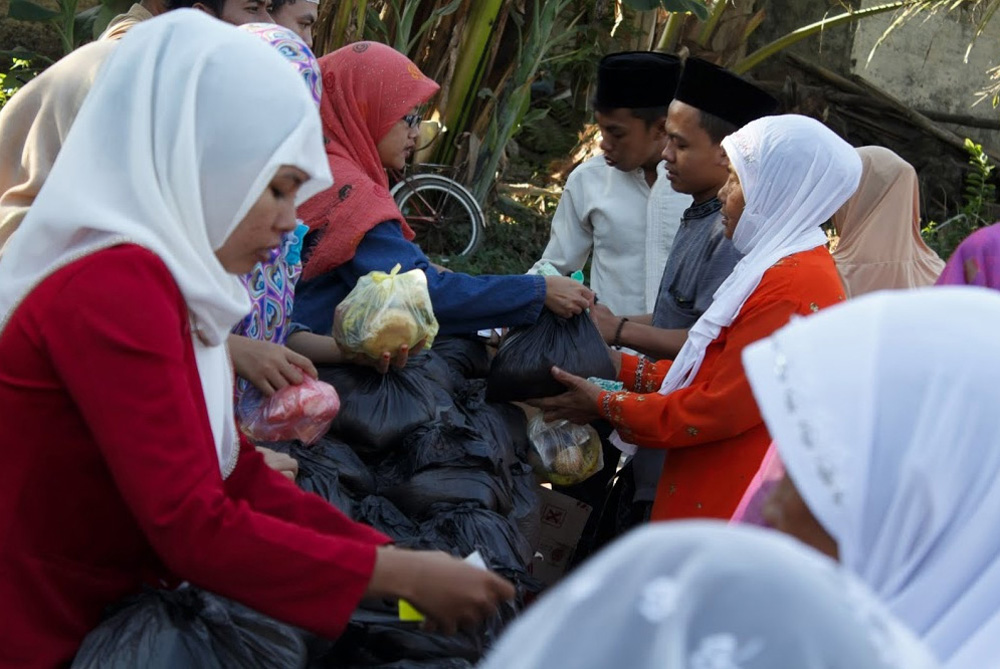 Gelar Haul KH Tafjani, Santuni Yatim dan Jompo