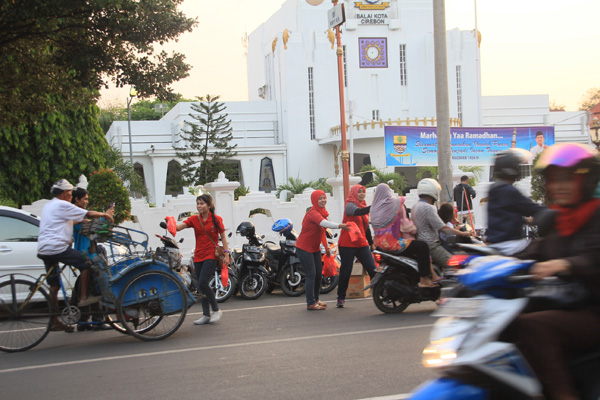 Prudential Abadi Cirebon Berbagi Takjil