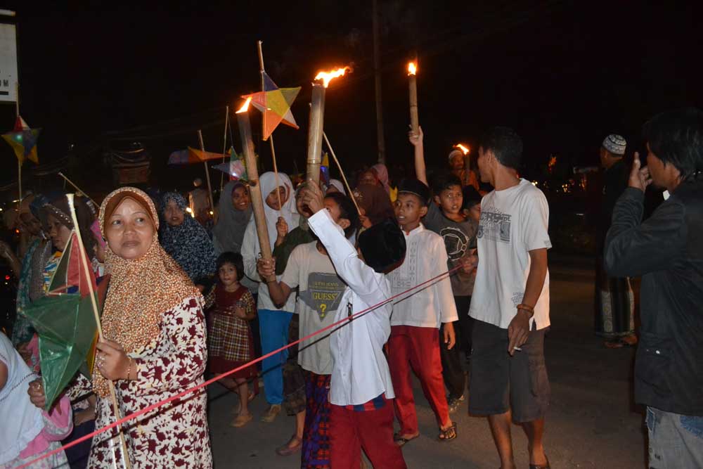 Pawai Obor dan Lampu Hias di Malam Takbiran