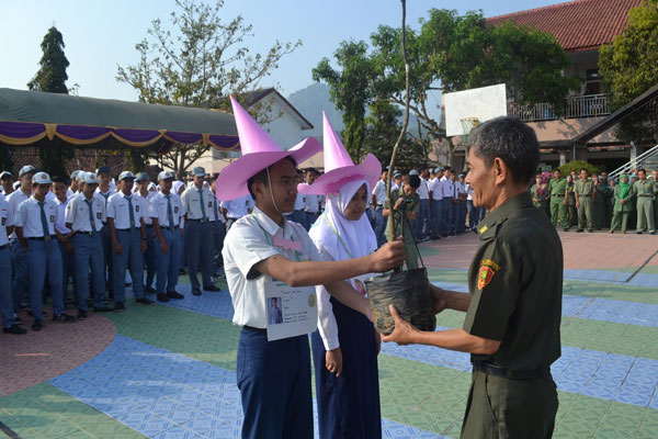 SMAN 1 Kadugede Konsisten Program Seruling