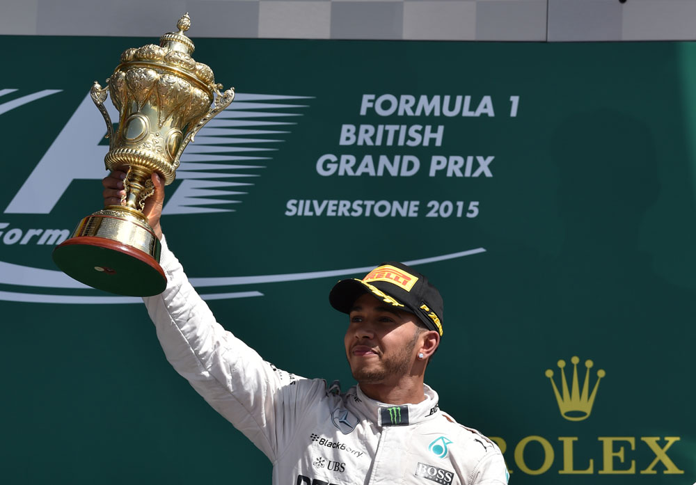 Hamilton Hat-Trick di Silverstone