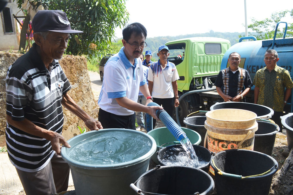 PDAM Distribusikan Bantuan Air Bersih