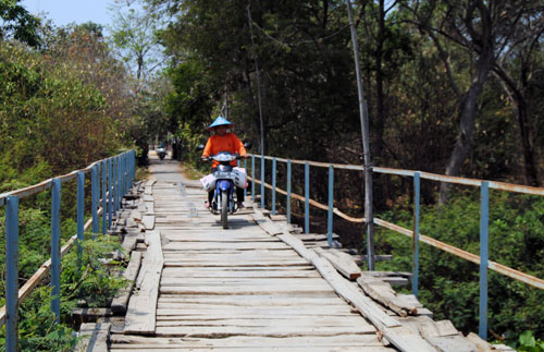 Warga Kuburan Minta Jembatan Diperbaiki