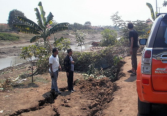 2 Km Tanggul Sungai Sema Ambles