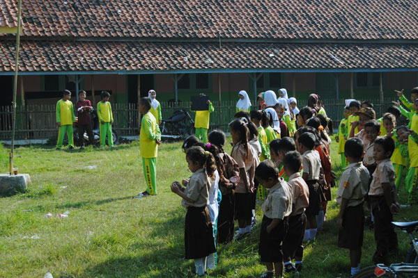 Ajarkan Nasionalisme Lewat Upacara Bendera