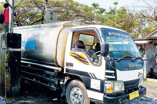 Air Cikalahang Melimpah, Petani Tetap Kekeringan