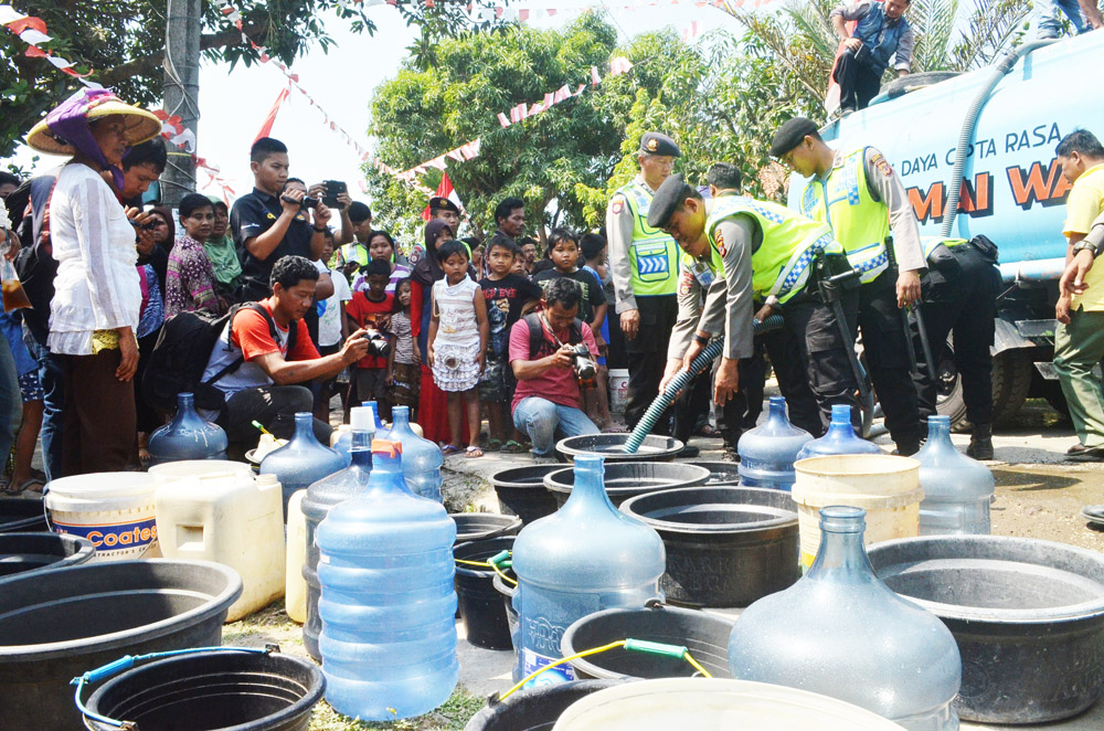 Desa Sende Diguyur 12 Ribu Liter Air Bersih