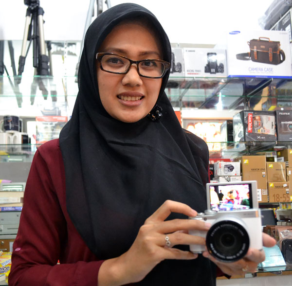 Mirrorless Fujifilm X-A2 Dilengkapi Layar LCD Selfie
