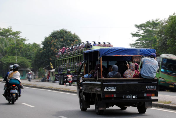 Mobil Pikap Masih Angkut Orang