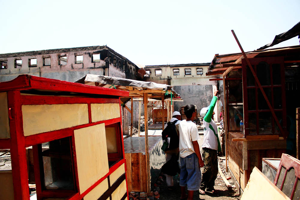 Oktober, Pasar Darurat Dibangun